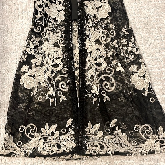 Stunning Venus lace dress - Picture 4 of 12